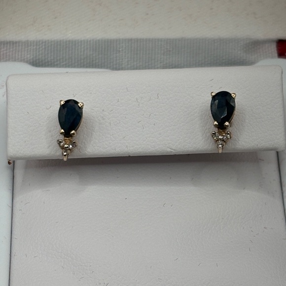 Source Unknown Jewelry - Beautiful 10K Gold Genuine Sapphire and Diamond Chip Teardrop Stud Earrings